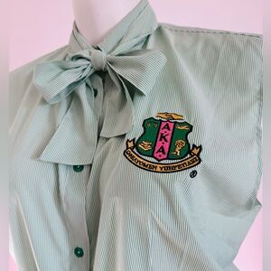 AKA Sleeveless collar Blouse w/Tie